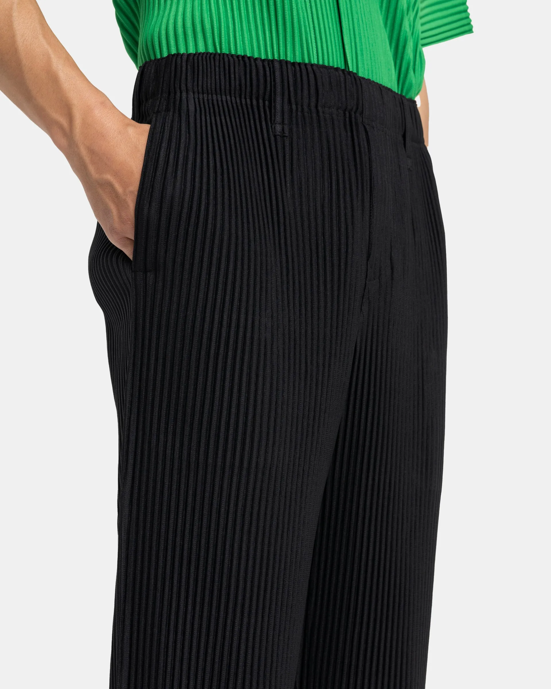 Basic Pleated Trouser in Black