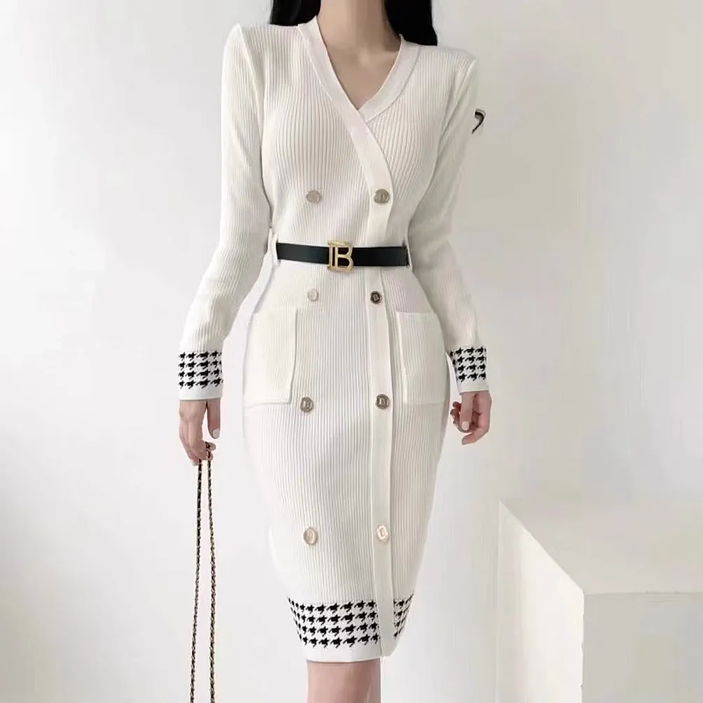 Belt-buttoned V-neck elastic houndstooth knitted dress