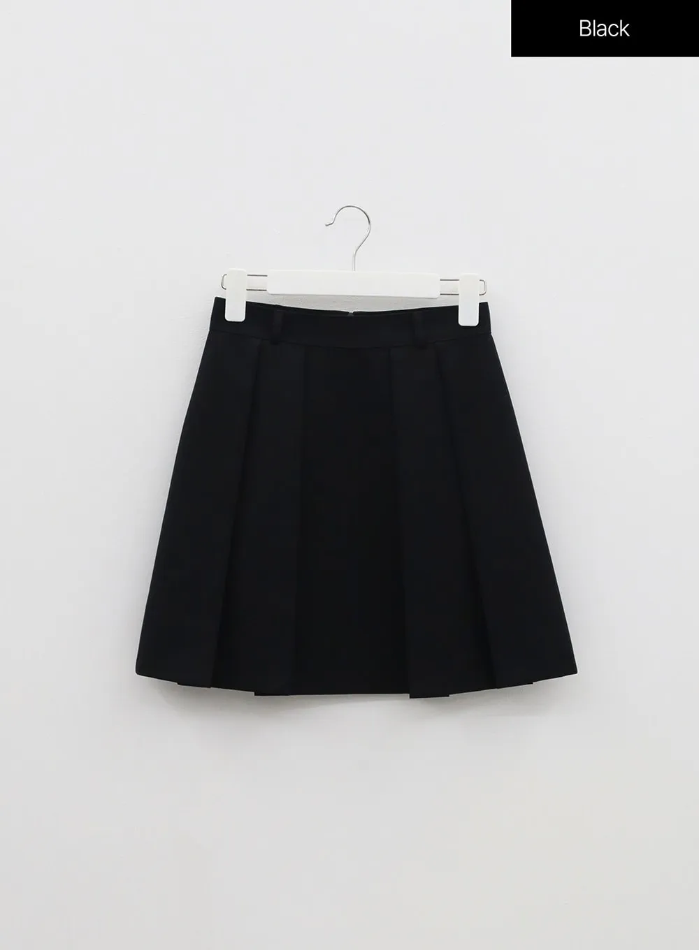 Pleated Mini Skirt with Belt OF317