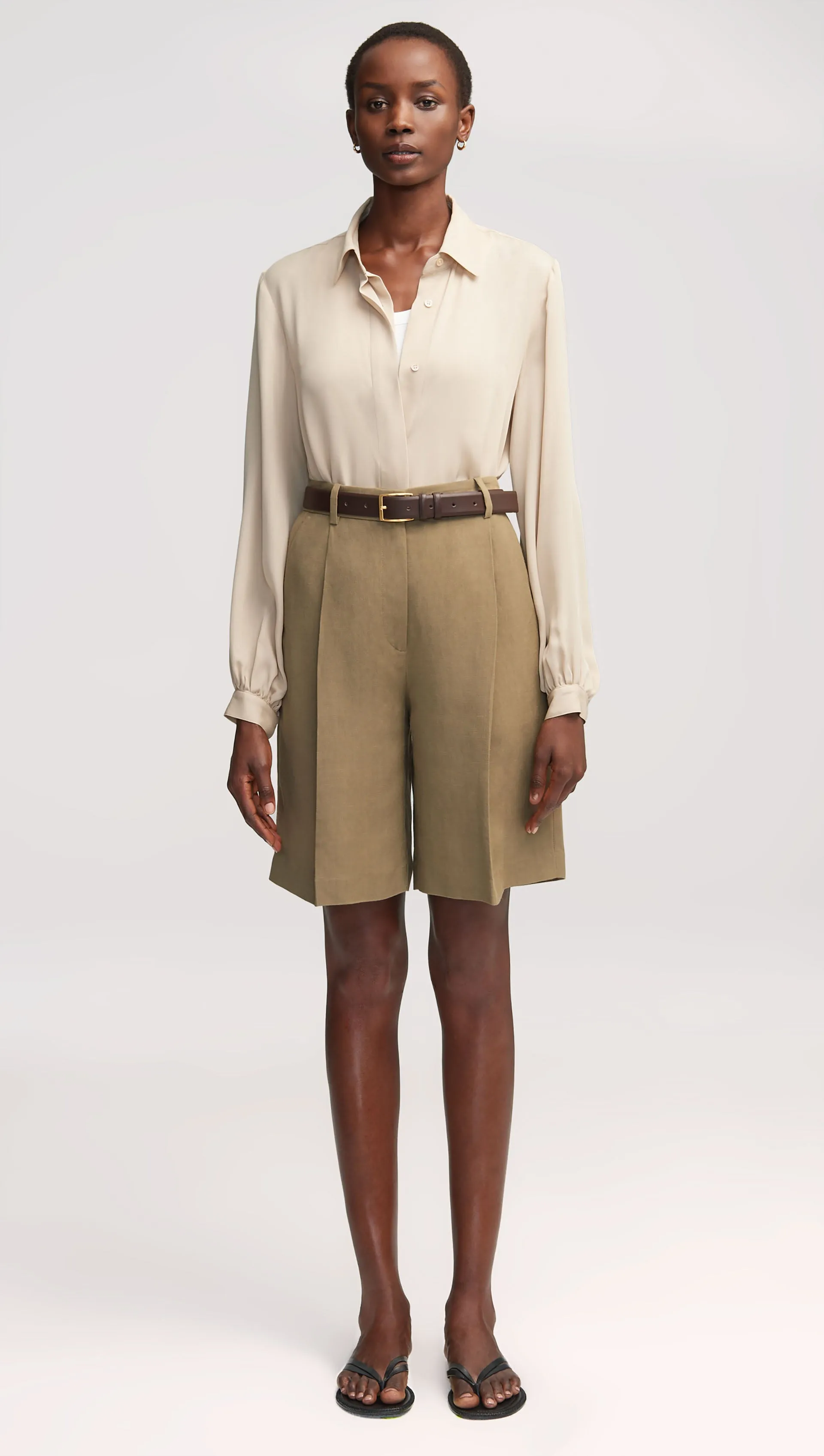 Pleated Shorts in Viscose-Linen Twill | Khaki Green