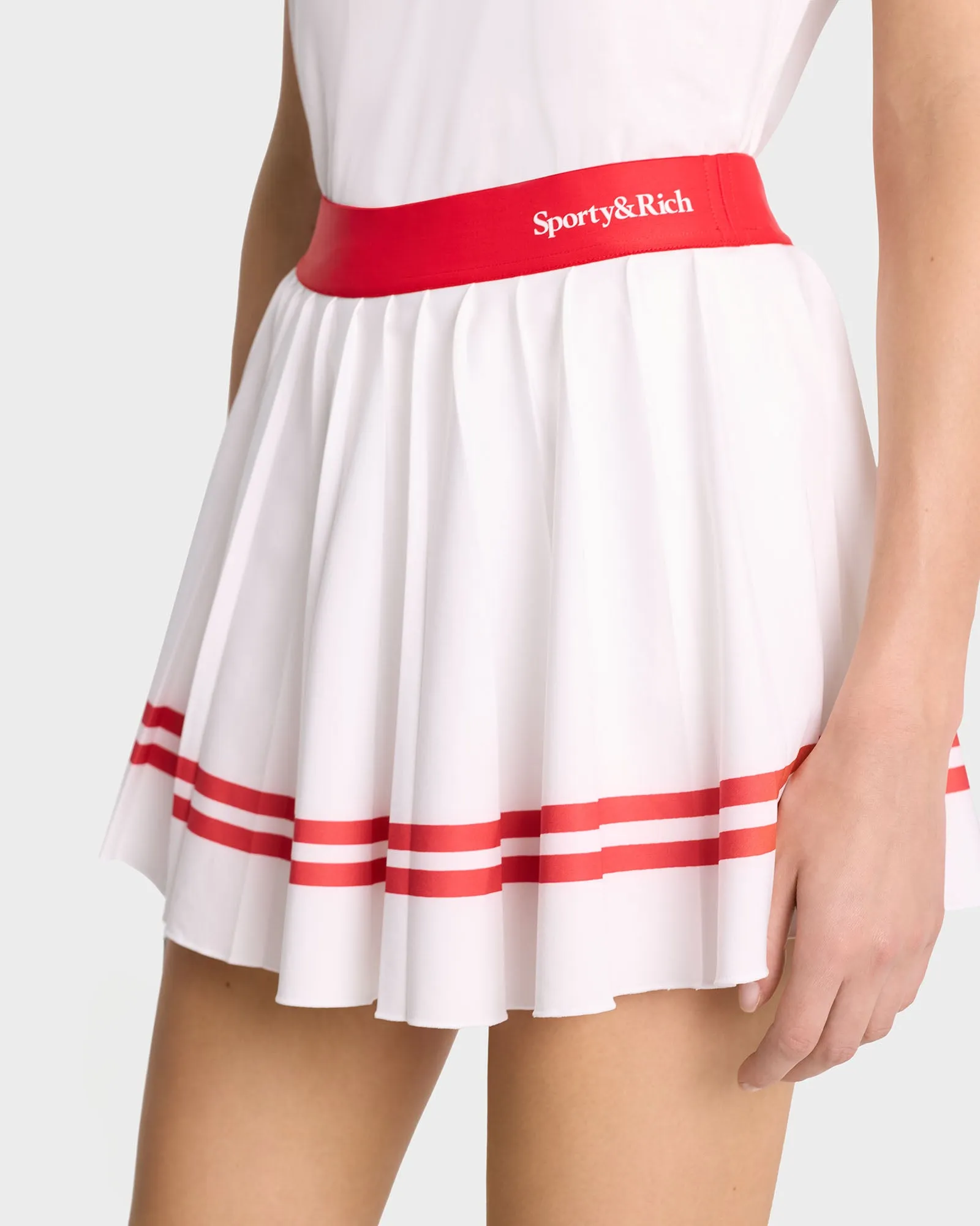 Serif Logo Pleated Skirt - White/Sports Red