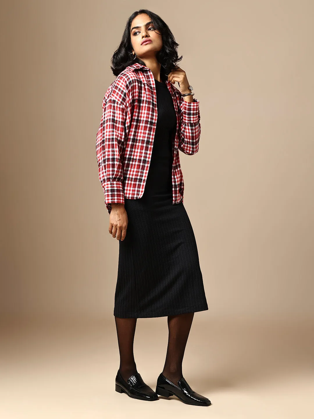 TEXTURED KNIT FITTED DRESS W/ OVERSIZED FLANNEL OVERSHIRT